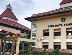 Baju Dinas Anggota DPRD Kota Tanggerang Pakai Brand Louis Vuitton