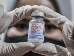 Menkes Minta Warga Laporkan Bila Ada Vaksinasi Moderna Selain Untuk Nakes