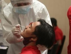 Jokowi Resmi Turunkan Harga Tes PCR Menjadi Rp450 Ribu