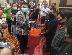 Bank BNI Membagikan Paket Sembako Kepada Insan Pers Karimun