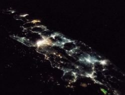 Laut Selatan Jawa Bercahaya, Mbah Mijan: Harusnya Pada Deg-degan