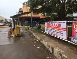 Pemilik Ruko Minta Portal Parkir Aviari Dicabut