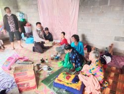 Dilanda Angin Kencang, Polsek Rangsang Barat Serahkan Bantuan untuk Korban