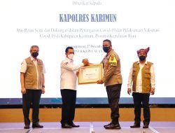 Berhasil Menangani Covid-19 dan Vaksinasi, Kapolres Karimun Terima Penghargaan dari Gubernur Kepri