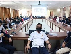 Diskusi Panel Karang Taruna dan Politeknik Batam, Cara Mengelola Sosial Media
