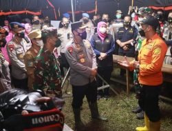 Tinjau Pengungsi Korban Terdampak Erupsi Semeru, Kapolri: Semua Tertangani dengan Baik 