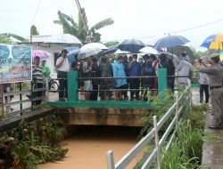 Rudi Keliling Tinjau Titik Banjir di Kota Batam
