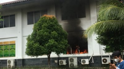 Breaking News – Kantor DPRD Batam Kebakaran