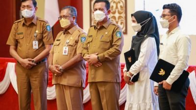 Telah Memasuki Batas Usia Pensiun, Gubernur Ansar Lepas 12 PNS yang Berdedikasi Tinggi