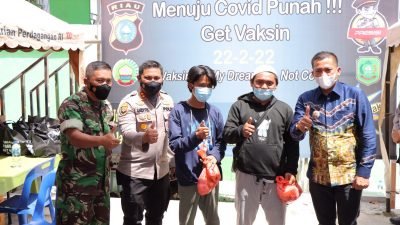 Warga Antusias Ikut Vaksin Massal Serentak Berhadiah di Taman Cikpuan