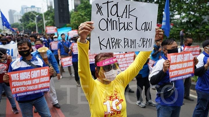 Buruh Demo Di DPR, Buka Kembali Penolakan UU Cipta Kerja – Own Talk