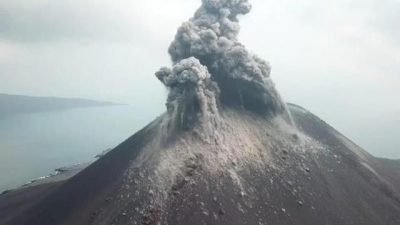 Gunung Anak Krakatau Semburkan Abu Vulkanik 357 mdpl