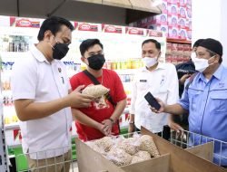 Polres Karimun Bersama Satgas Pangan Sidak Di Berbagai Pusat Pembelajaan Di Karimun