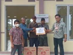 Tingkatkan Kenyamanan Jemaah Beribadah, PT Timah Tbk Serahkan Bantuan ke Masjid Al-Berjawi Teluk Salak