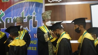 Wakil Bupati Karimun H Anwar Hasyim,M.Si Wisudakan Ratusan Santri TPQ Se-Kecamatan Tebing Tahun 2022