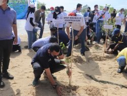 PT Timah Tbk Bersama Kementerian BUMN Tanam Ribuan Mangrove di Karimun