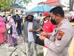 Penyaluran BSS di Kantor Pos Selatpanjang, Kapolres Imbau Vaksinasi dan Prokes