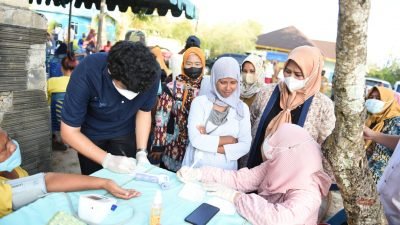 TP-PKK Kepri Gelar Cek Kesehatan Gratis dan Goro di Kampung Panglong