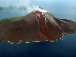 Gunung Anak Krakatau Erupsi 3 Kali, Status Level II