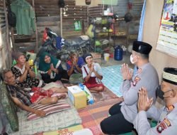Kapolres Karimun Bantu Warga Penderita Stroke