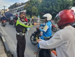 Berkah Ramadhan Sat Lantas Polres Karimun Berbagi Takjil