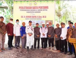 Bupati Karimun Letakkan Batu Pertama Pembangunan Musholla Among Mitro