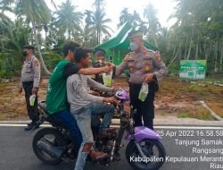 Berkolaborasi dengan NU, Ansor dan Banser, Polsek Rangsang Berbagi Ratusan Takjil