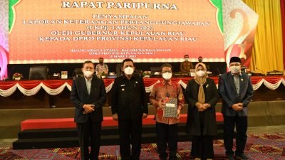 Gubernur Ansar Sampaikan LKPj Tahun 2021 Dalam Rapat Paripurna DPRD