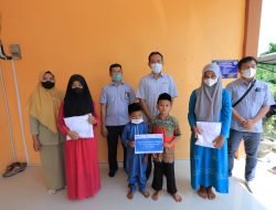 Rizki Bisa Salat Idulfitri dengan Sarung dan Peci Baru, Terima Perlengkapan Salat dari PT Timah Tbk