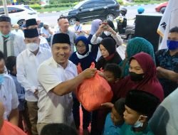 Usai Gelar Bukber, Partai Gerindra Kota Batam Bagikan Ratusan Paket Sembako ke Kaum Dhuafa