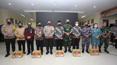 Menuju Hari Bhayangkara ke 76, Polda Kepri Salurkan Ribuan Paket Sembako ke Masyarakat