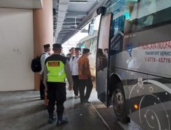 Polsek Bandara Hang Nadim Lakukan Pengamanan Kedatangan Calon Jemaah Haji Anambas