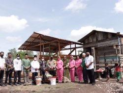 Warga Terkena Musibah Angin Puting Beliung Dapat Bantuan Dari Polres Meranti