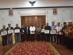 Bupati Karimun Beri Bonus bagi Atlet Peraih Medali PON dan Peparnas Papua