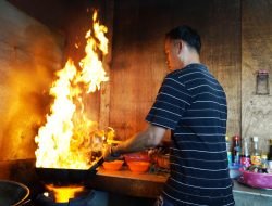 Jumari Sukses Dengan Seafood Laut Jaya Berkat PUMK Dari PT Timah Tbk