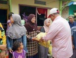 Tinjau Lokasi Banjir, Bupati Karimun Salurkan Bantuan kepada Warga Terdampak