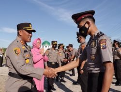 Kapolres Meranti Pimpin Upacara Kenaikan Pangkat 30 Personel