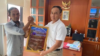 JMSI Serahkan Pelakat Penghargaan Untuk Polda Kepri