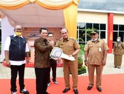Pemprov Kepri Serahkan Bantuan Bus Untuk SMKN 6 Batam