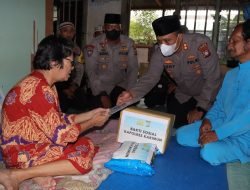 Kapolres Karimun Memberikan Bantuan Kepada Ibu Khosida