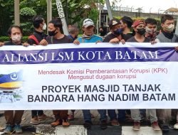 Kontraktor Masjid Tanjak Dilaporkan ke KPK