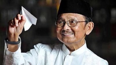 SMP Kartini Gelar Lomba Baca Puisi Dengan Tema Untuk Bj Habibie