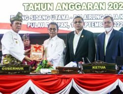 Jumaga Nadeak Pimpin Rapat Paripurna Ranperda APBD-P 2022