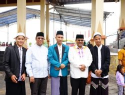 Bupati Karimun melepaskan secara resmi pawai santri se-pulau Karimun.