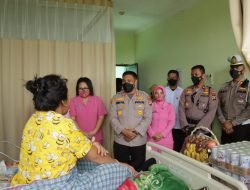 Dikunjungi Kapolres Meranti, Guru Terkonfirmasi Positif Covid-19 Dan Pasca Operasi Cesar Terharu