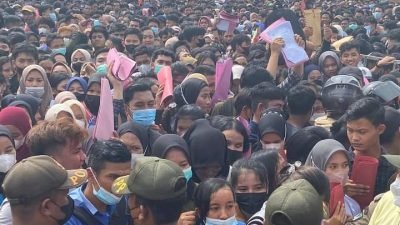 Kumpulan Foto Desakan Pencari Kerja di Job Fair Pemko Batam