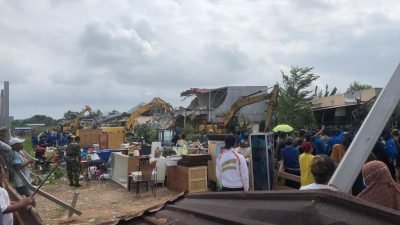 22 Ruko Sei Nayon Dieksekusi, Tiga Korban Tertimpa Puing