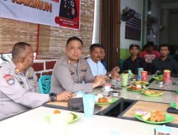 Kapolres Karimun Besembang Becerite Dengan Masyarakat