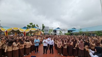 Di SMA Negeri 8, Ansar Disambut Silat dan Tari Tor-Tor