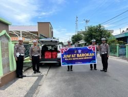 Satlantas Polres Meranti Berbagi Rezeki, Puluhan Nasi Kotak Dibagikan buat Jemaah Salat Jumat